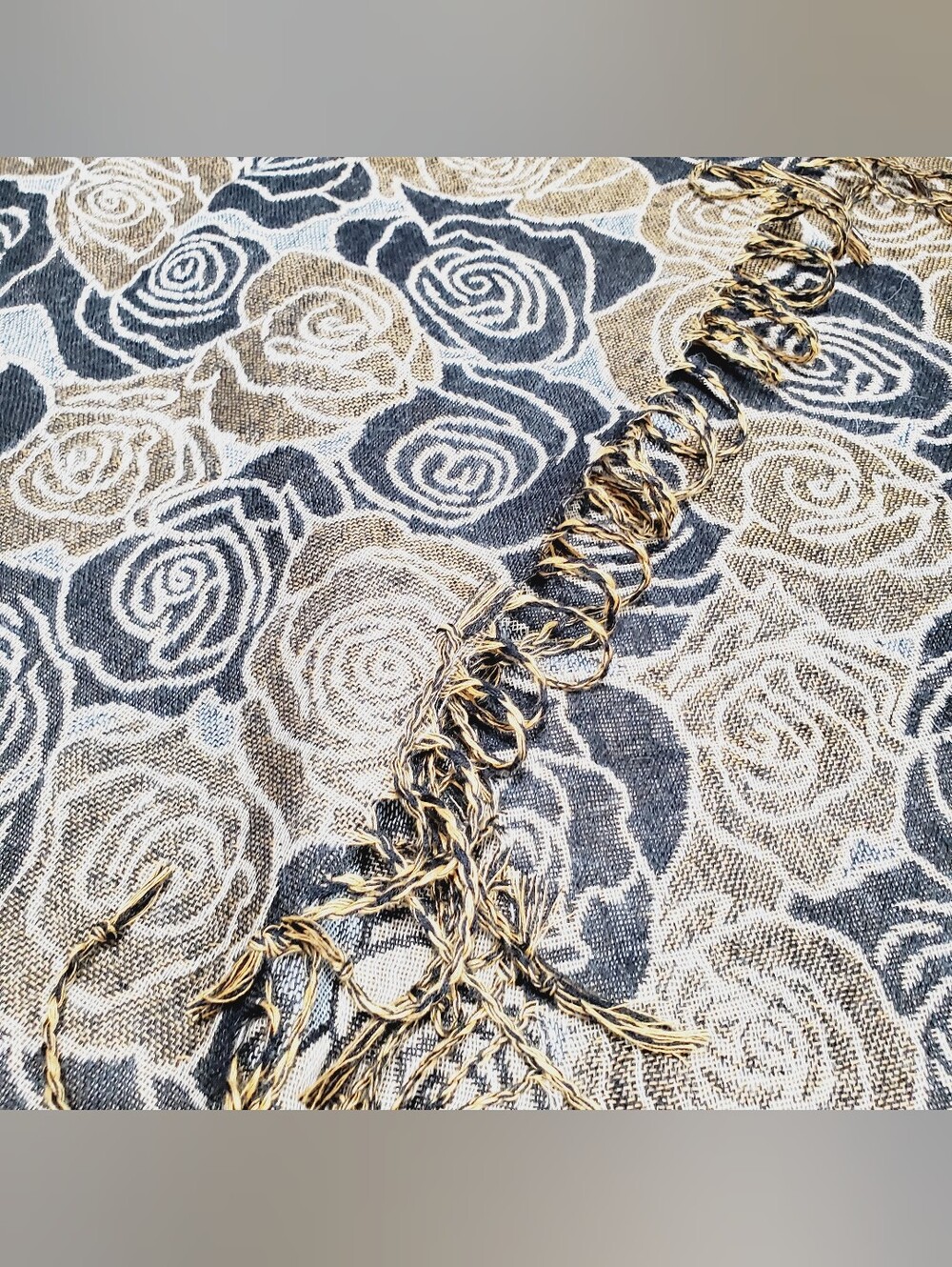 Pashmina Women's Wrap Scarf Gold Roses Floral Pattern 70x26" - Picture 3 of 3